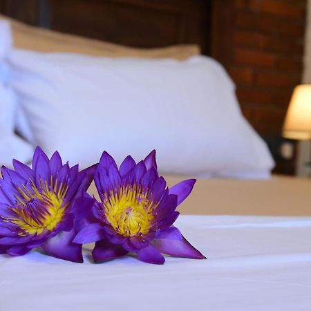 Ocean Ripples Hotel Hikkaduwa Bagian luar foto