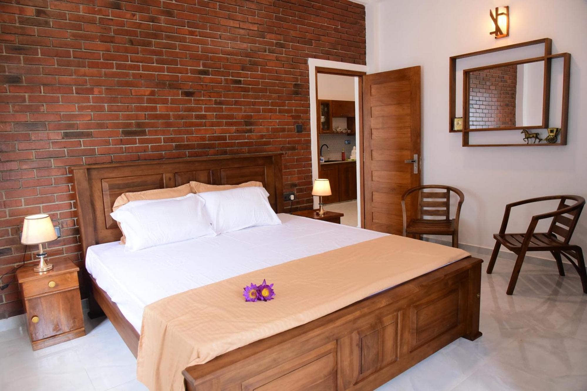 Ocean Ripples Hotel Hikkaduwa Bagian luar foto