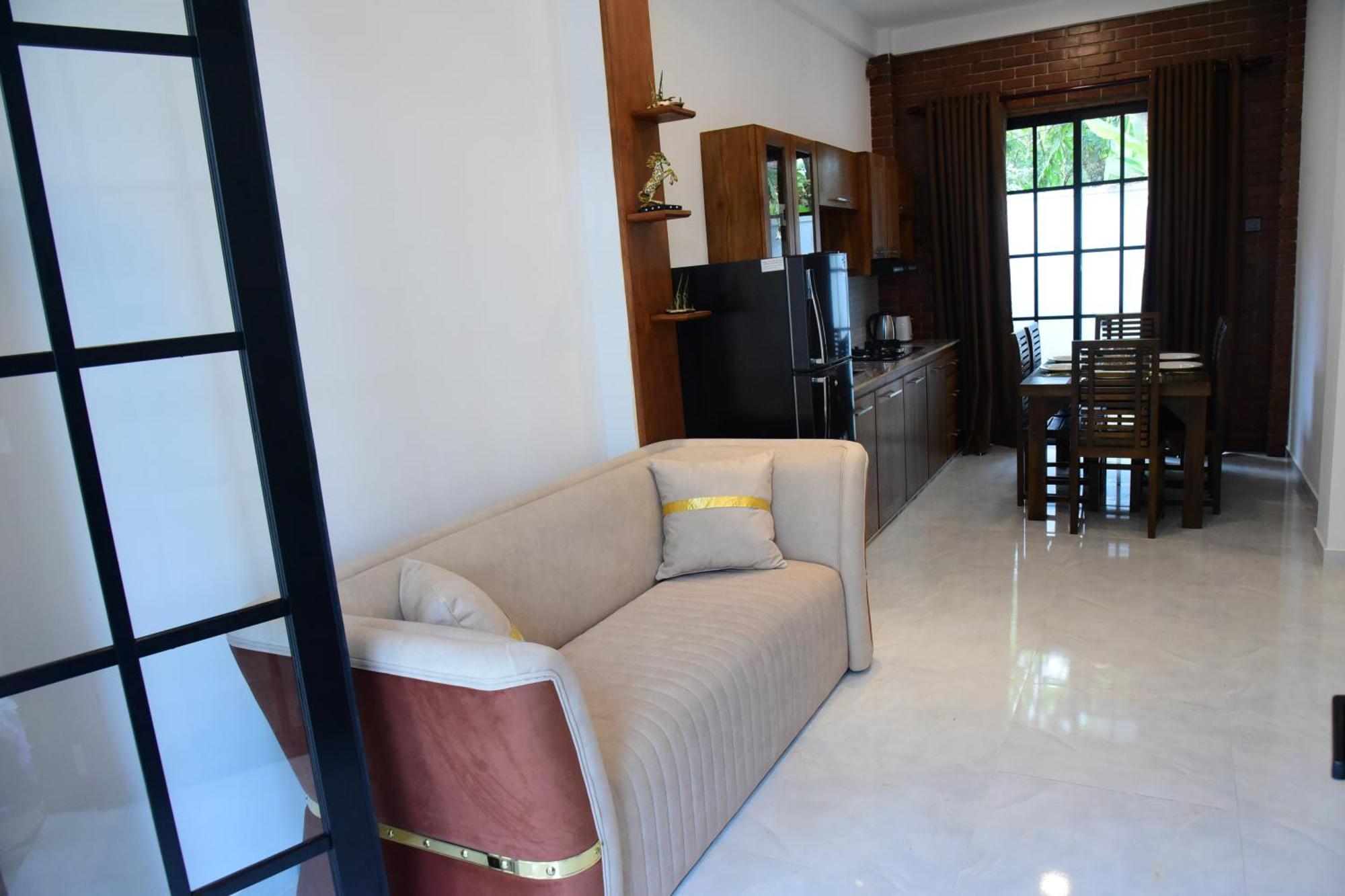 Ocean Ripples Hotel Hikkaduwa Bagian luar foto