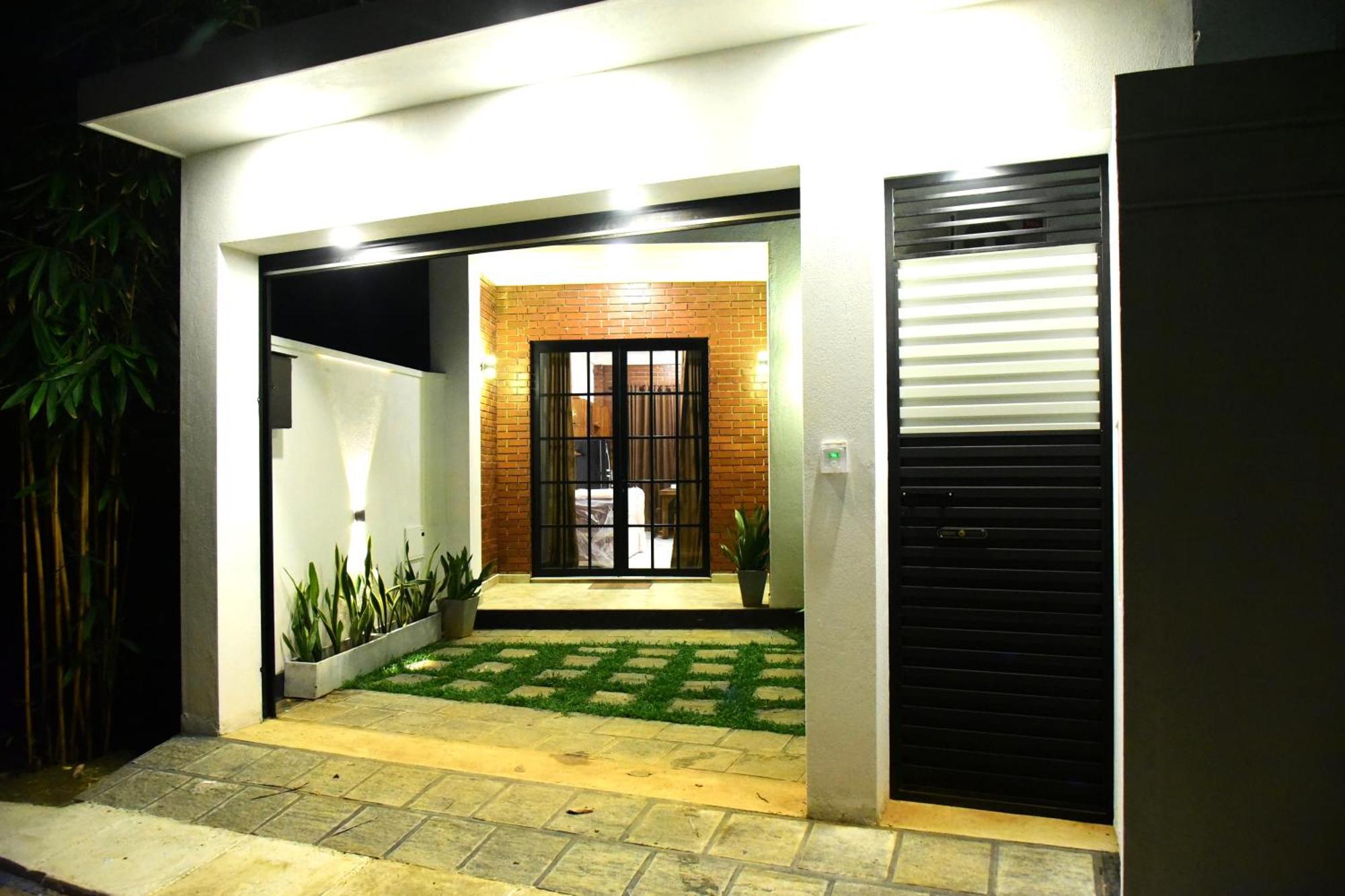 Ocean Ripples Hotel Hikkaduwa Bagian luar foto