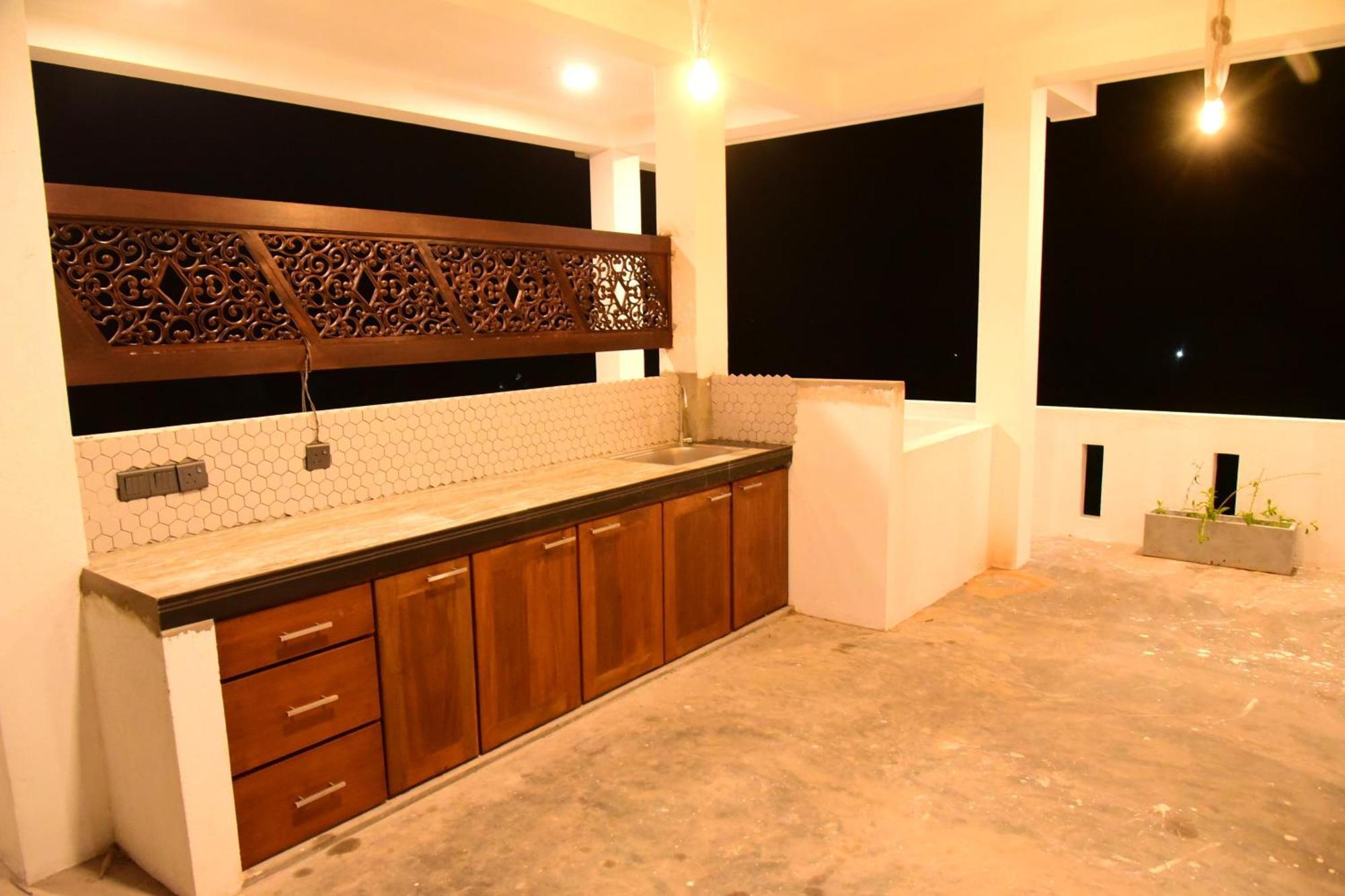 Ocean Ripples Hotel Hikkaduwa Bagian luar foto