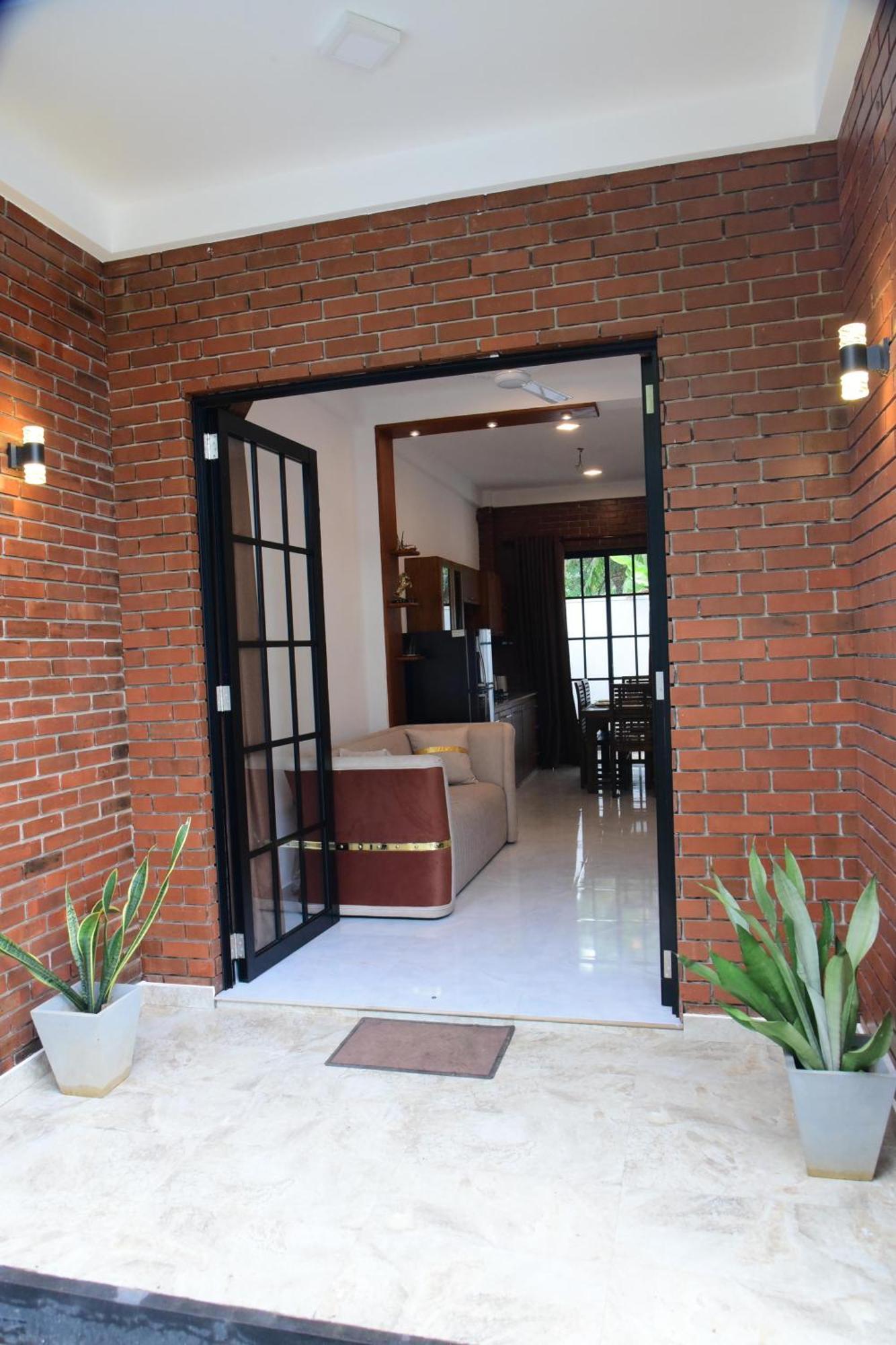 Ocean Ripples Hotel Hikkaduwa Bagian luar foto